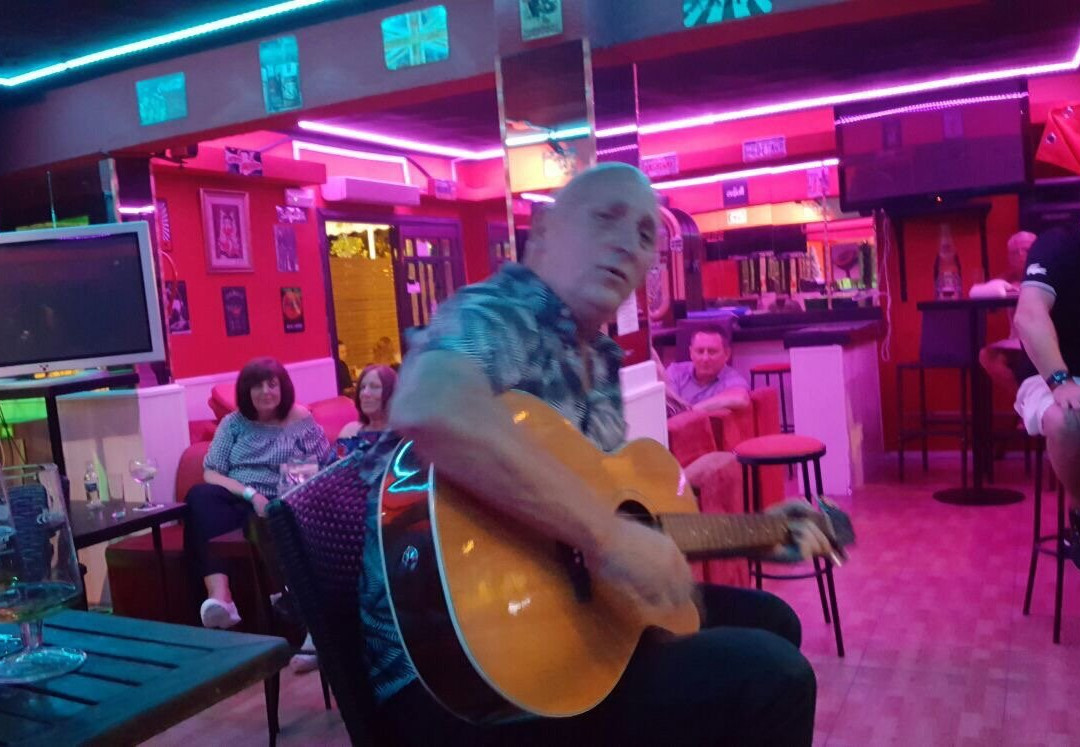 Betty's Music Bar-卡拉多尔必去景点