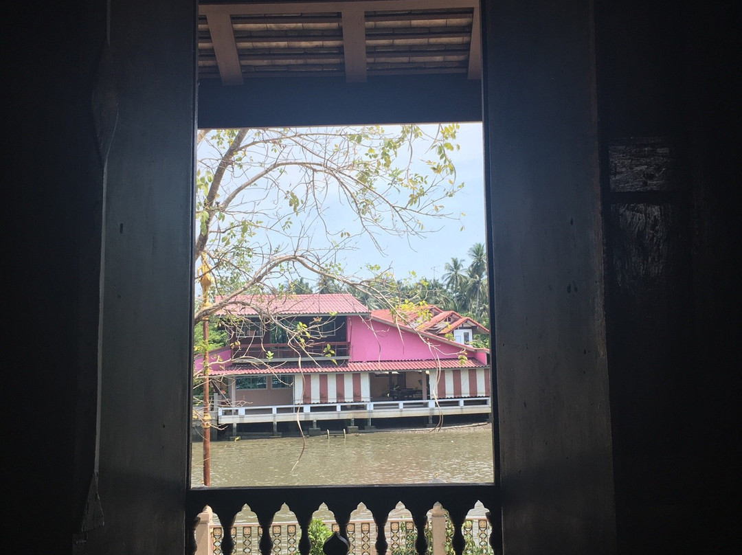Wat Phummarin Kudi Thong-夜功必去景点