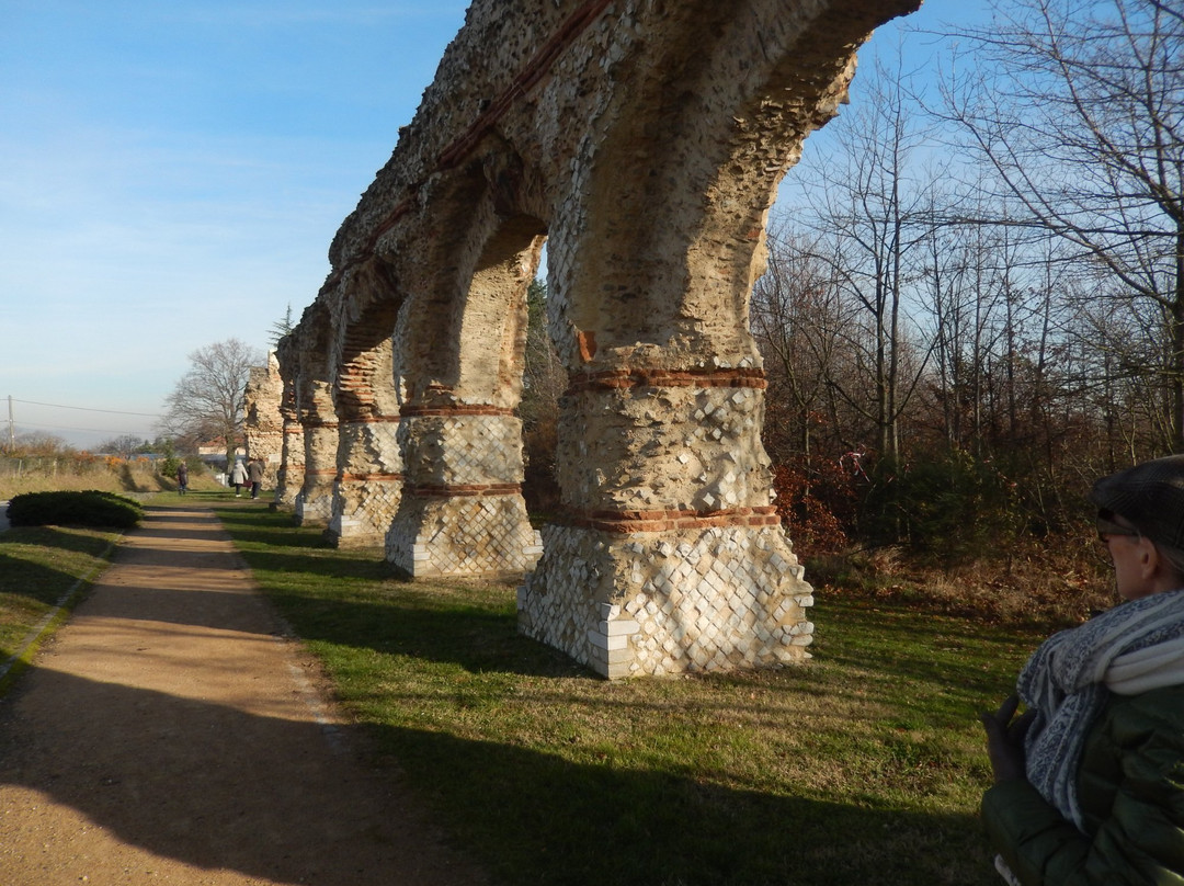 Aqueduc romain du Gier a Mornant景点图片