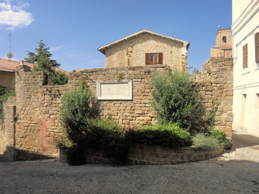 Monumento di Alberico Gentili景点图片