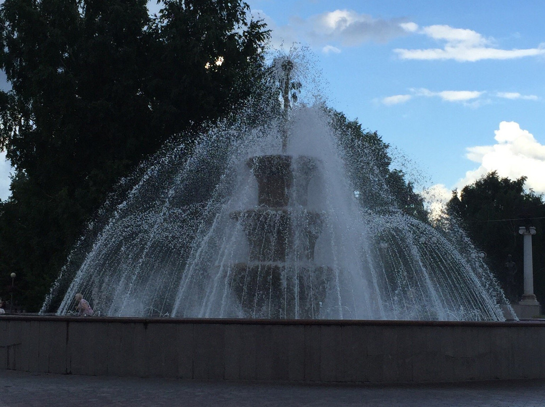 Fountain at Novosobornaya Square-托木斯克必去景点