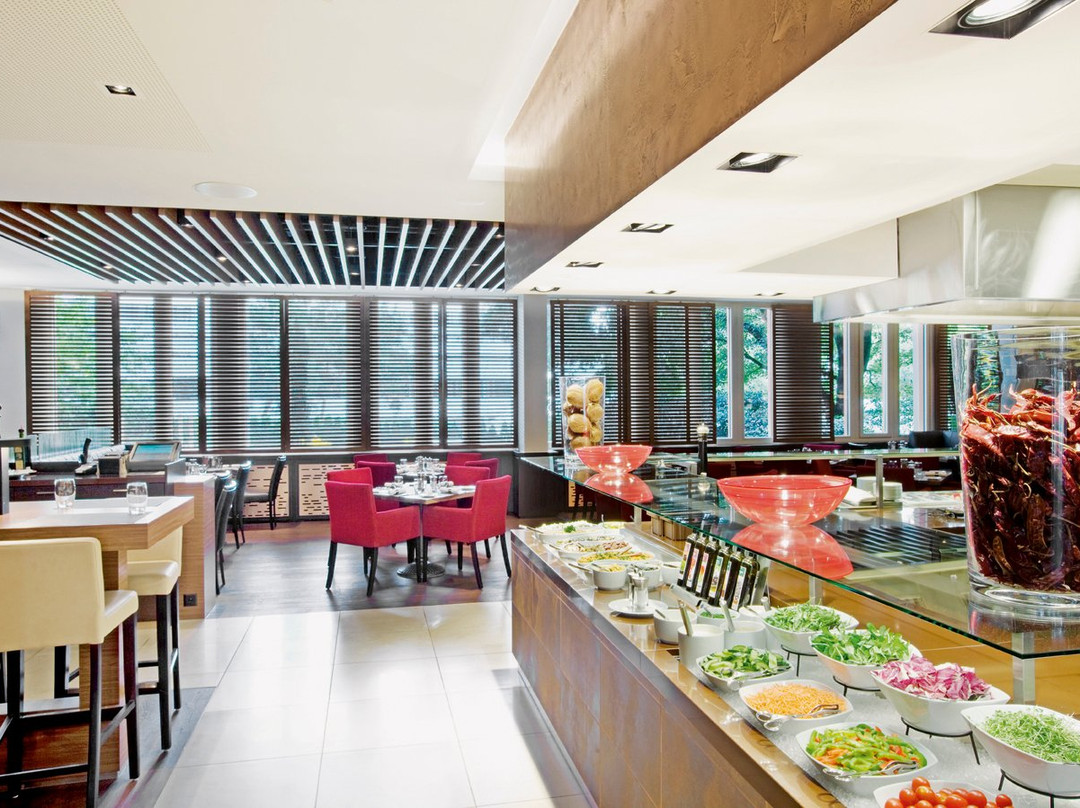 奥普菲孔餐馆和美食-Mövenpick Restaurant