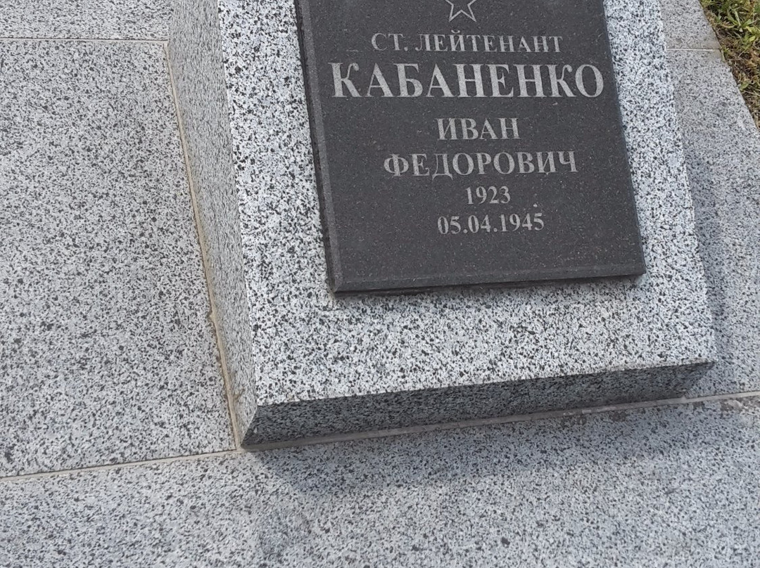 Red Army Cemetary景点图片
