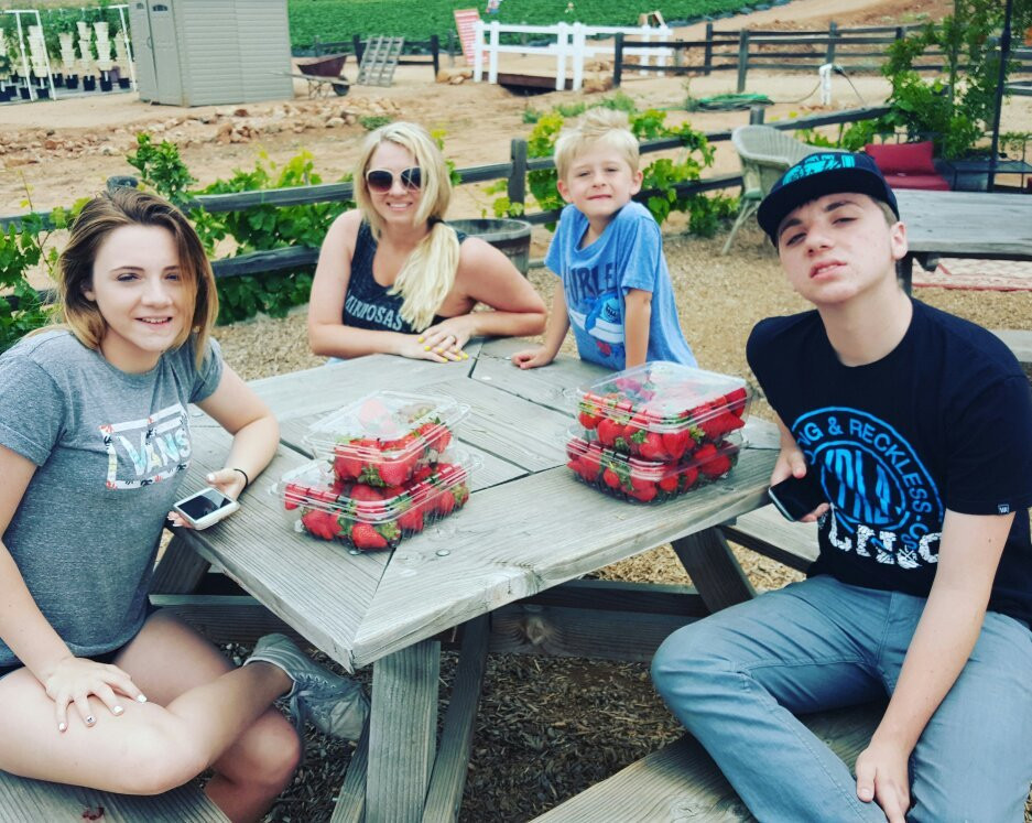 Kenny's Strawberry Farm-Fallbrook必去景点