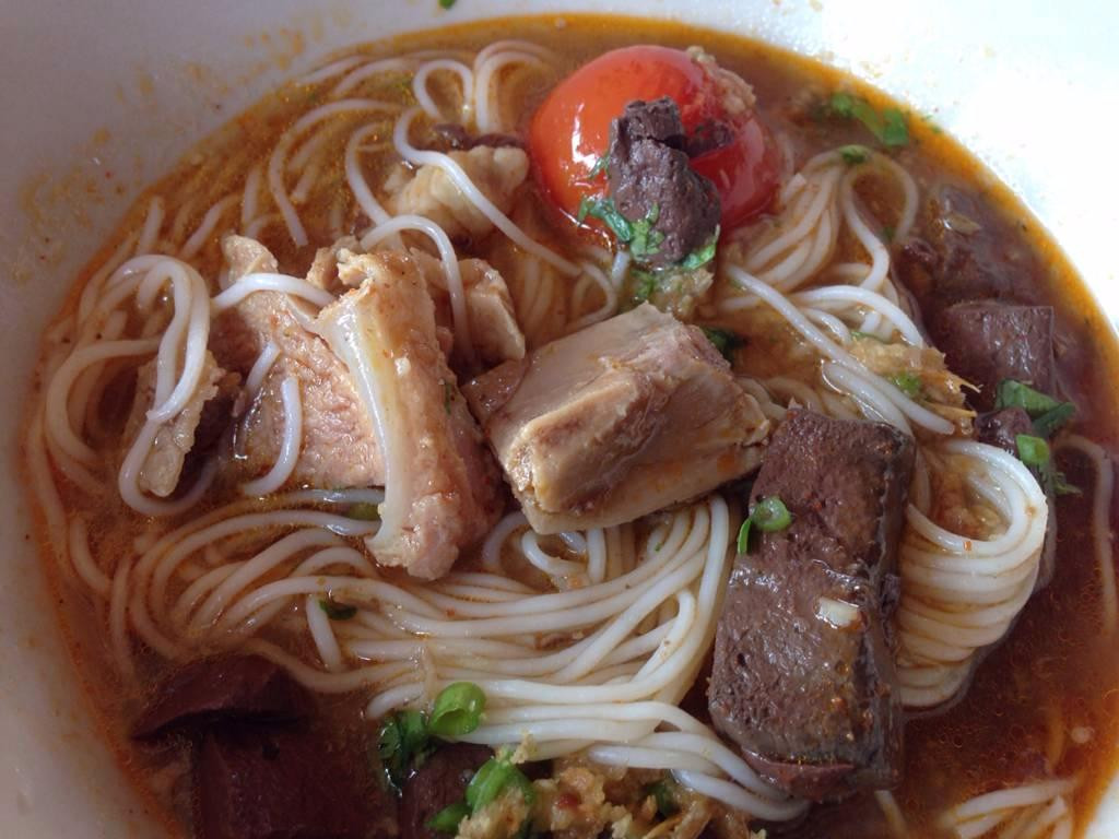 บ้านขนมจีนน้ำเงี้ยวอบหม้อดิน