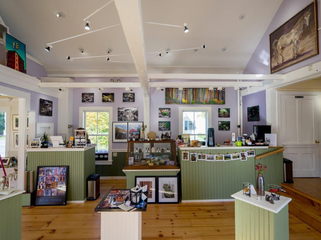 Village Green Gallery-Weston必去景点