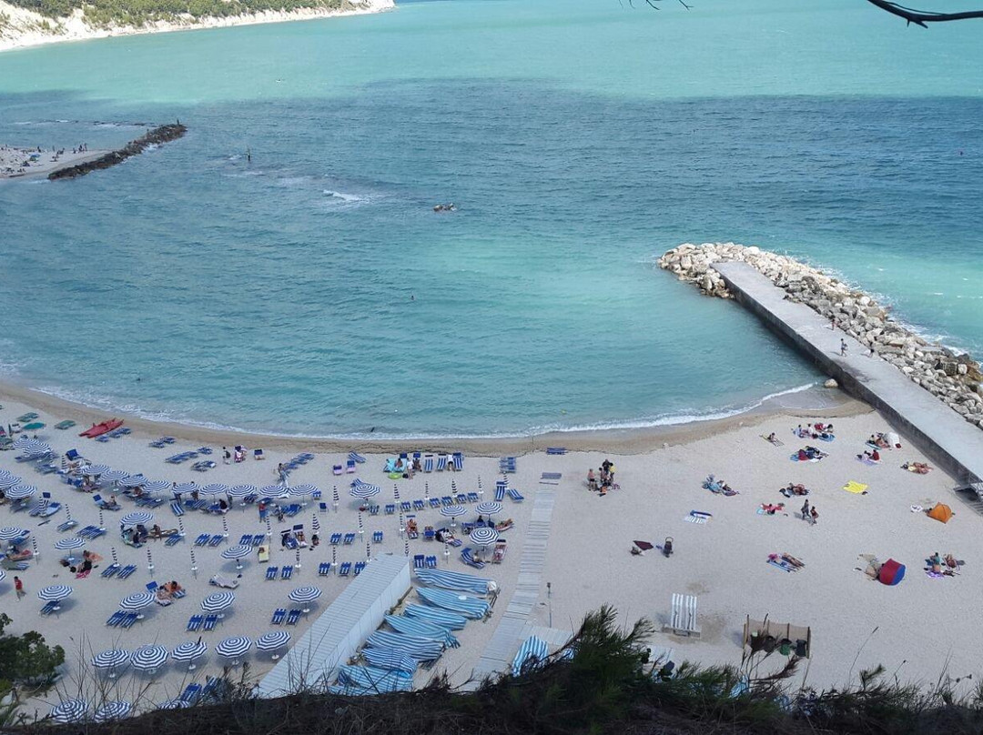 Spiaggia dei Sassi Neri-Sirolo必去景点