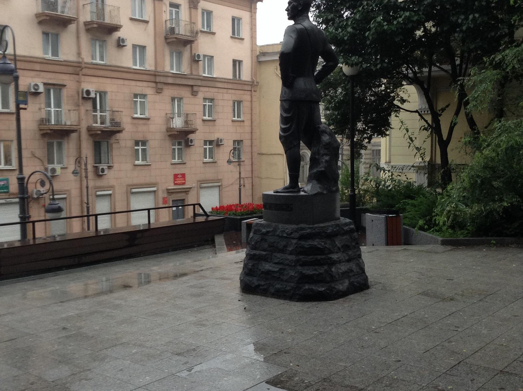 Yul Brynner Monument-海参崴必去景点