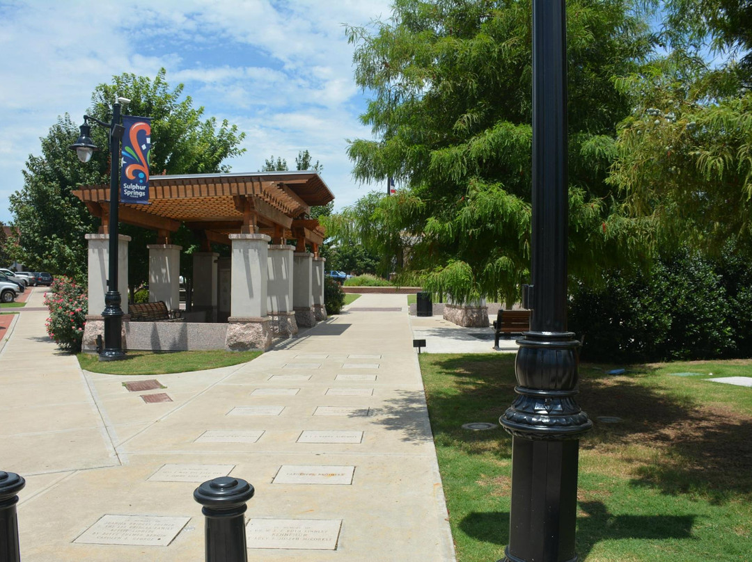 Hopkins County Veterans Memorial-Sulphur Springs必去景点