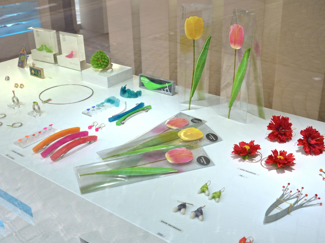 Caractère, atelier galerie bijoux et objets contemporains-纳沙泰尔必去景点