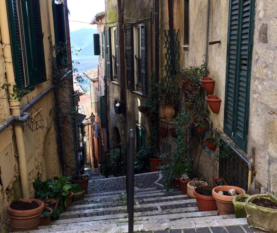 Borgo Medievale di Fiuggi-菲乌吉必去景点