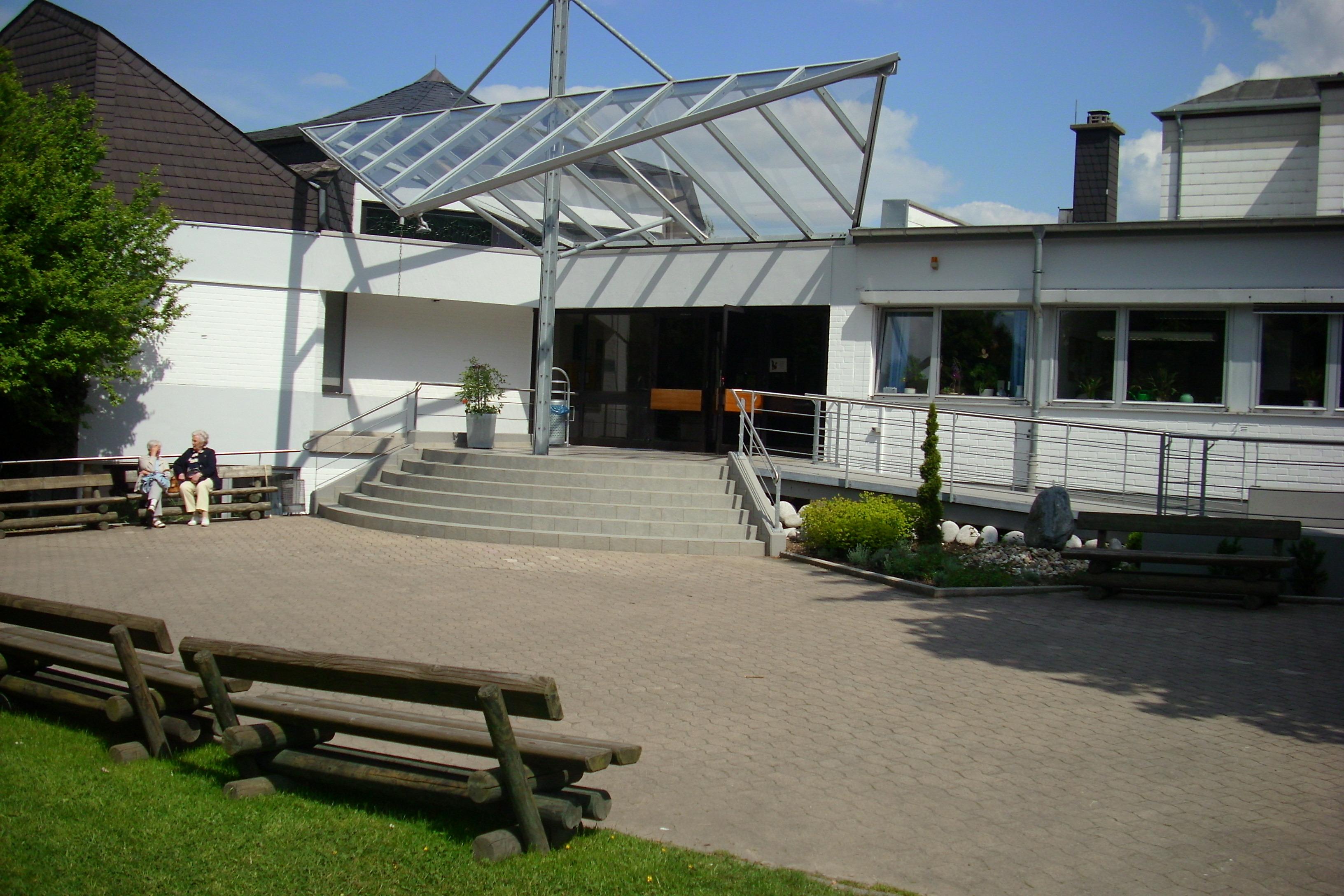 Heinrich Luebke Haus-官方