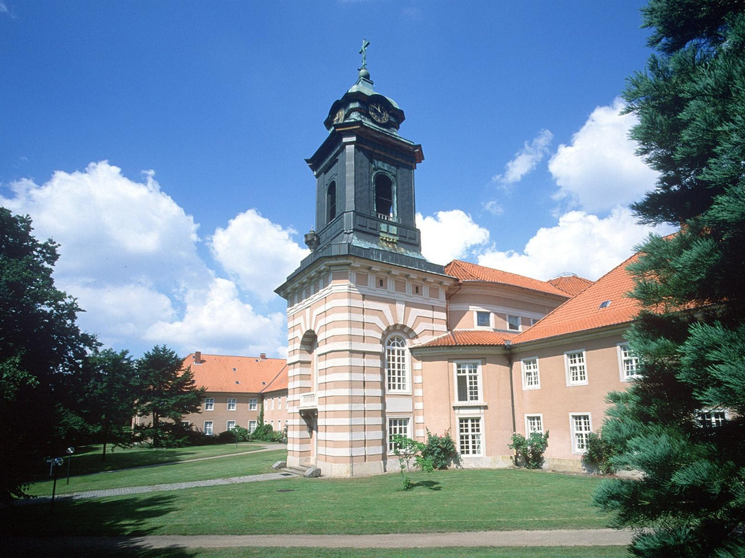 Klosterverwaltung Medingen und Klosterkirche St. Mauritius景点图片