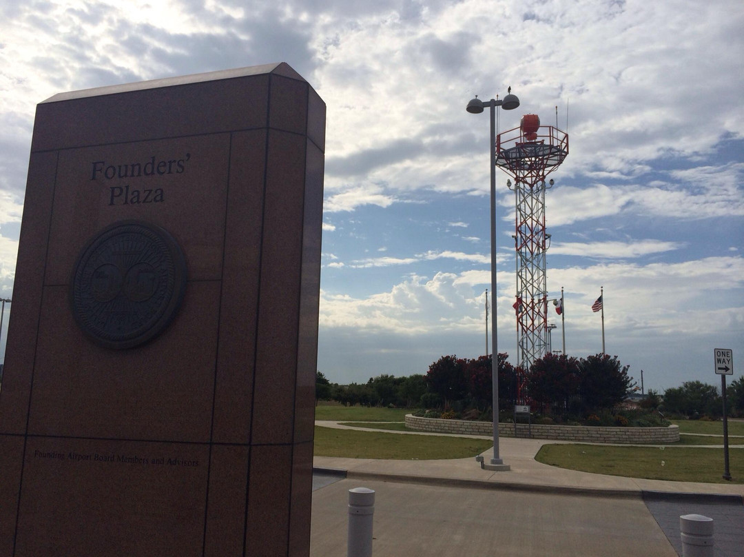 Founder's Plaza Observation Area-欧文必去景点