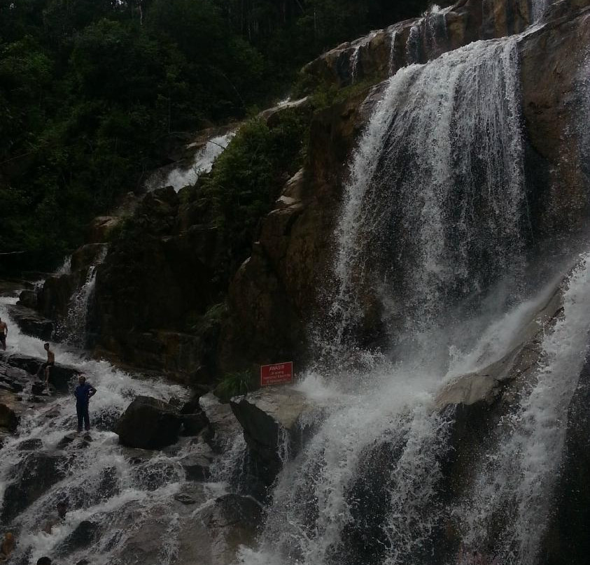 Sungai Pandan Waterfall景点图片
