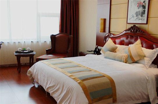 野生原酒店主图