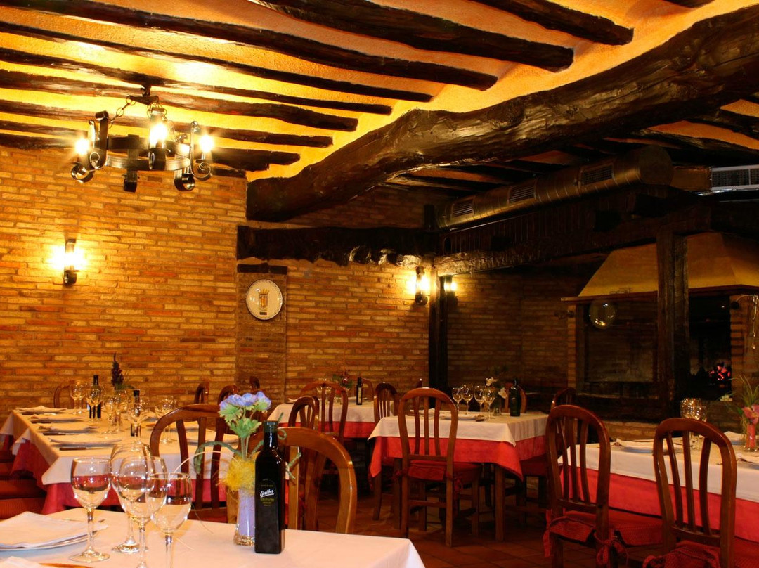 Agoncillo餐馆和美食-Asador Tres Tinas
