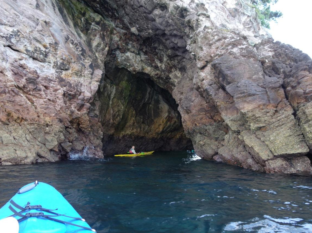 Cathedral Cove Kayak Tours-哈海必去景点