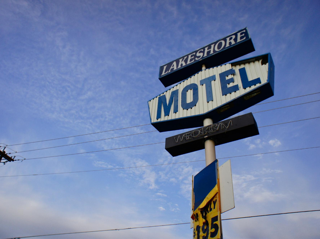 Lakeshore Inn Water Front主图