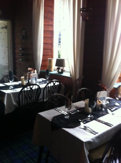 Crown Hotel, Langholm-餐饮