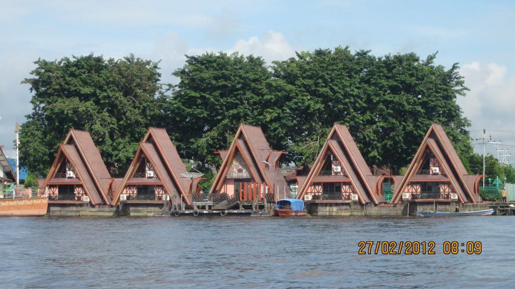 Hotel Kota Air Kuala Kapuas-泳池