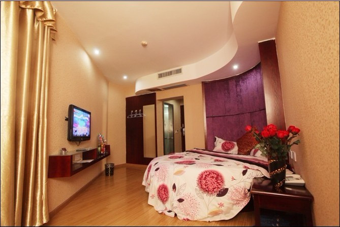 武汉怡莱青山红钢城酒店主图