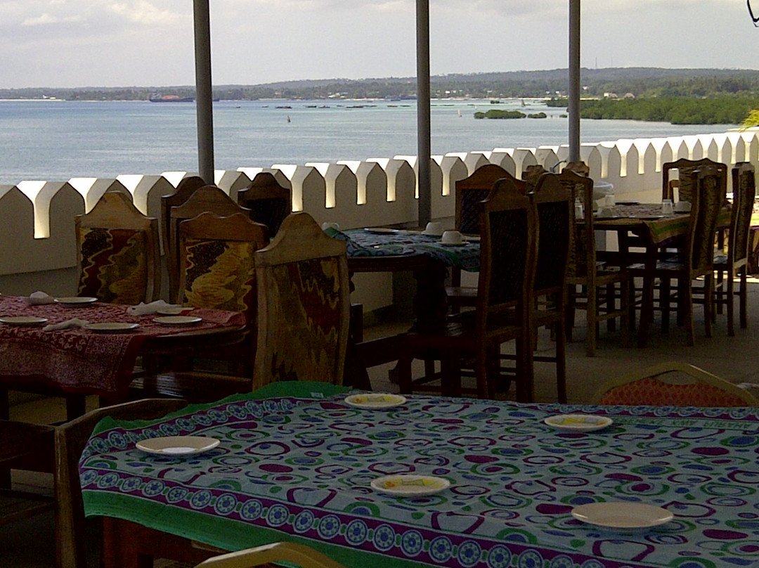 方古尼皇宫酒店主图