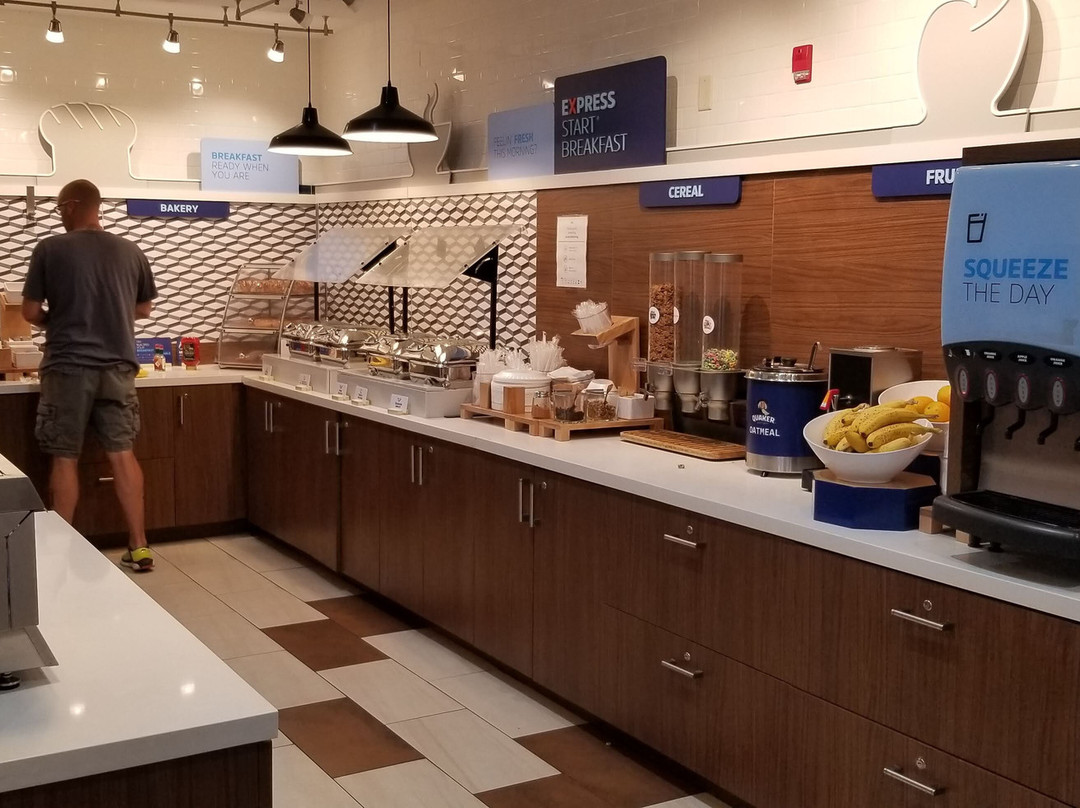 Holiday Inn Express & Suites Dickinson By IHG主图