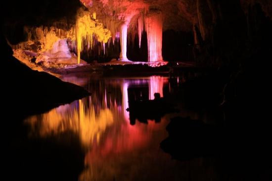 Lake Cave景点图片