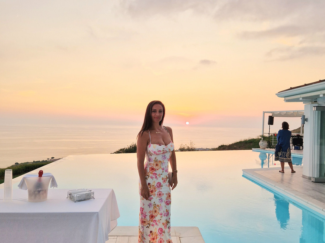 White Club Residence主图