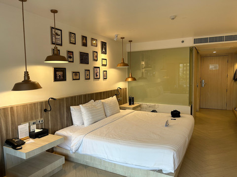 芭堤雅金色郁金香海滩度假酒店主图