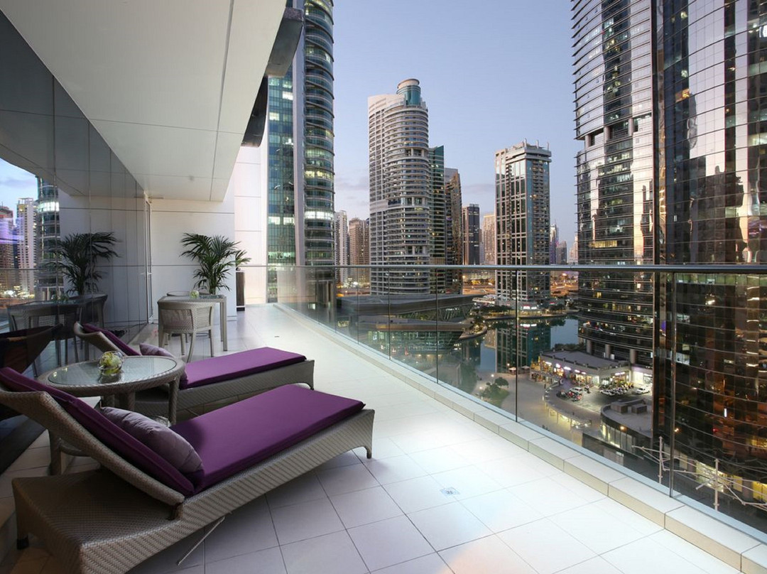 鲍宁顿朱美拉湖塔酒店