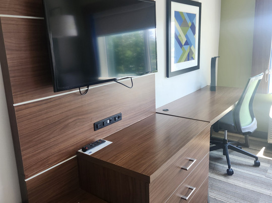 Holiday Inn Express & Suites Queensbury - Lake George Area By IHG主图