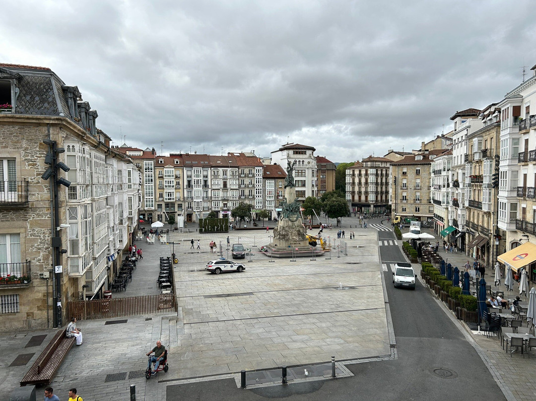 Plaza de la Virgen Blanca景点图片
