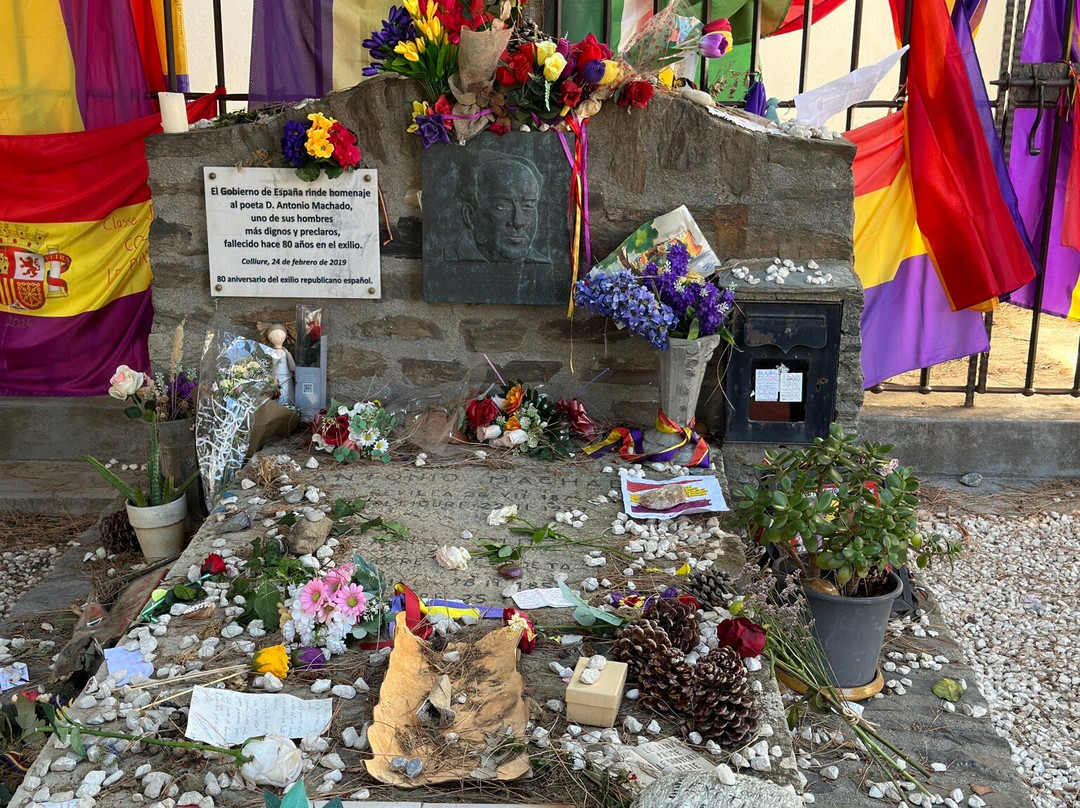 Tumba De Antonio Machado En El Cementerio De Collioure景点图片