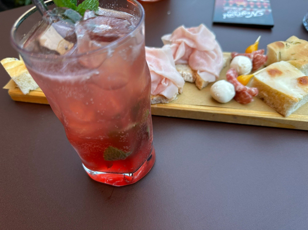 Drops,Cocktails & Tapas
