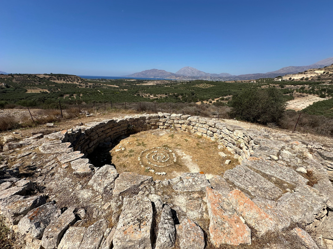 Tholos (Beehive) Tomb-Kamilari必去景点