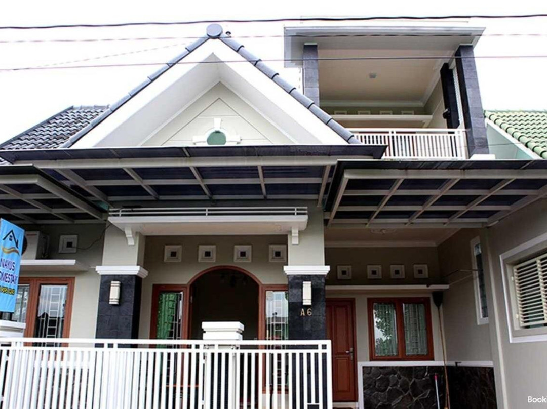 Express O 92106 Nayus Homestay Syariah