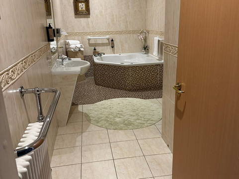 湖畔庄园酒店主图