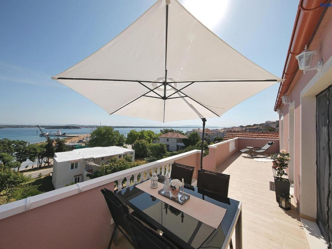Apartments Floras