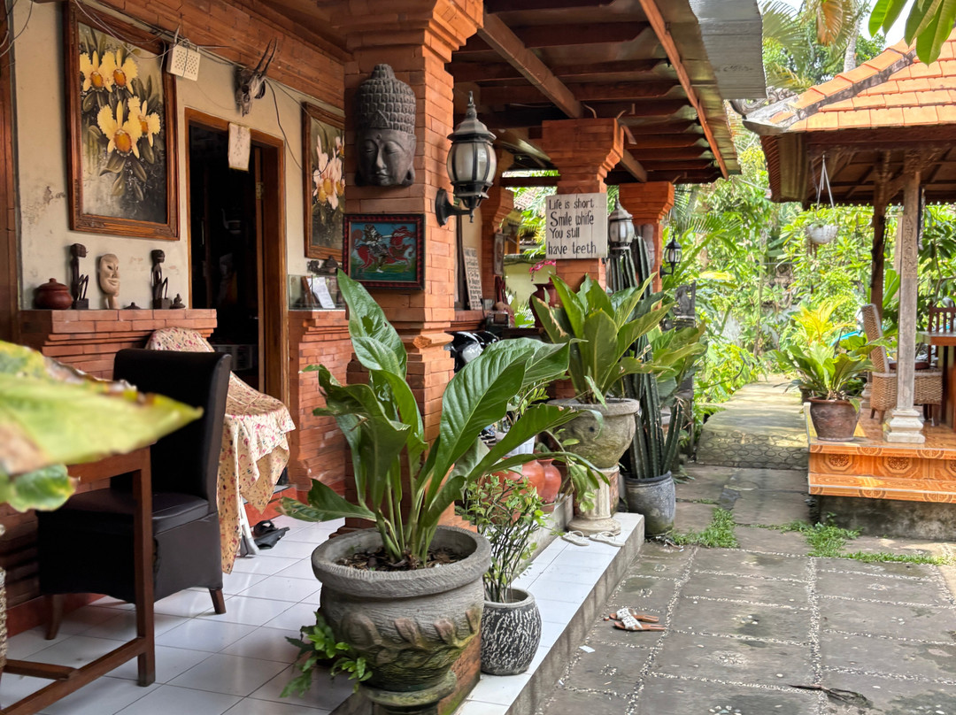 Barclona Guesthouses Lovina主图