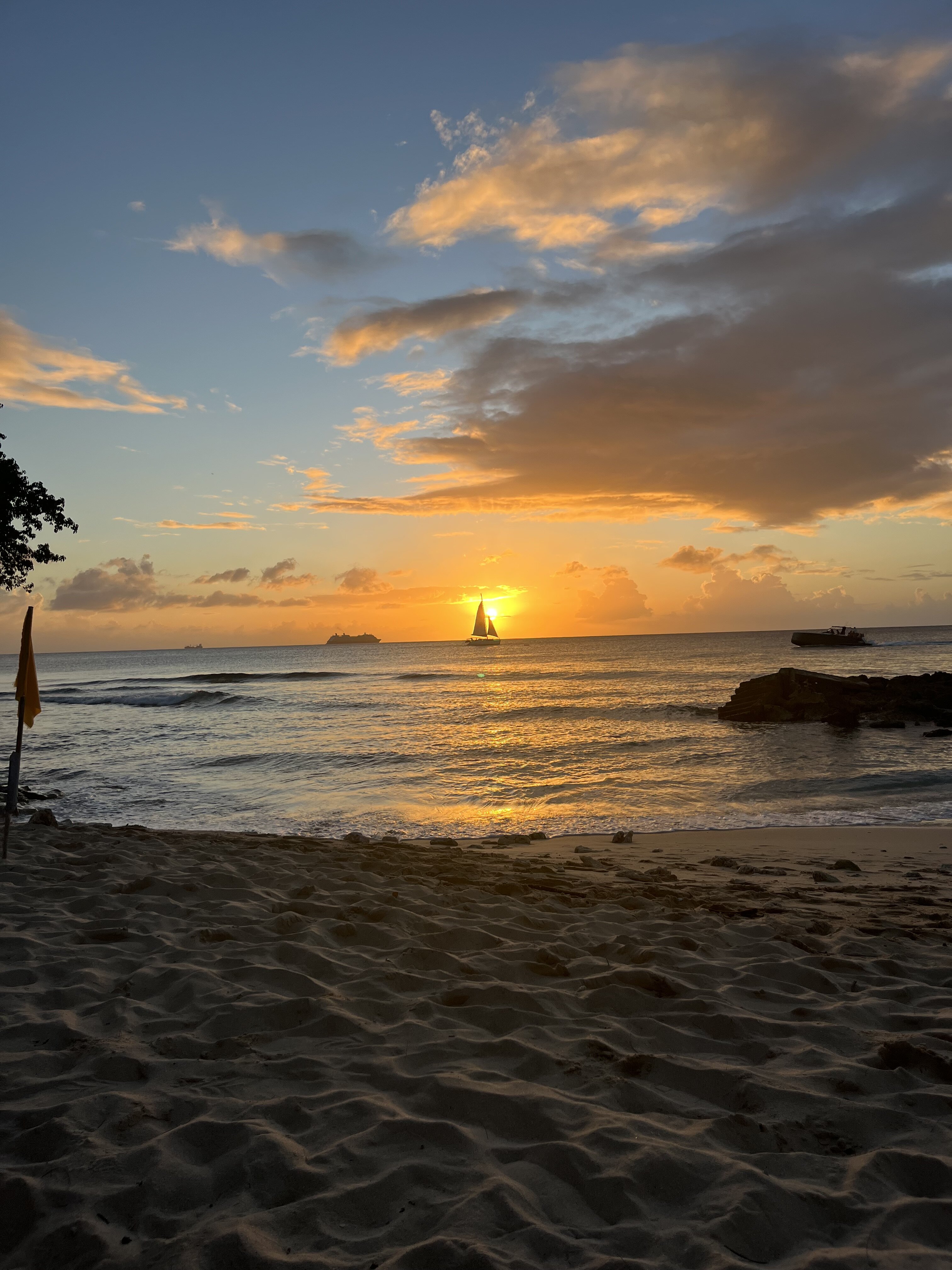 Crystal Cove by Elegant Hotels - All-Inclusive-泳池
