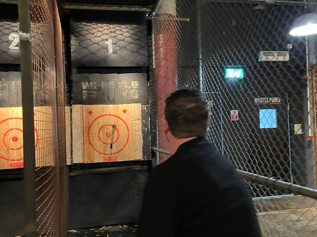Whistle Punks Urban Axe Throwing-曼彻斯特必去景点