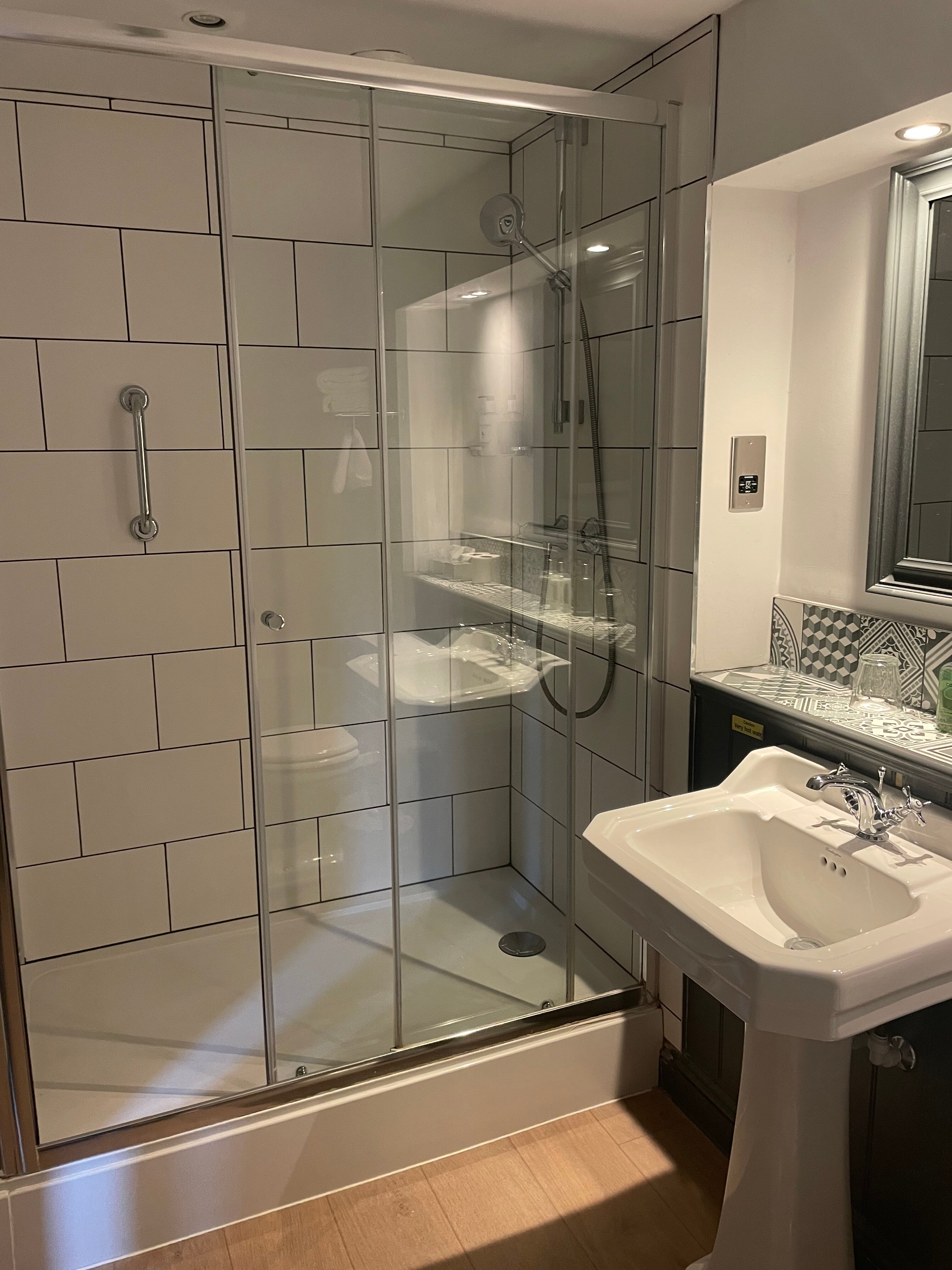 Lansdown Grove Hotel-浴室