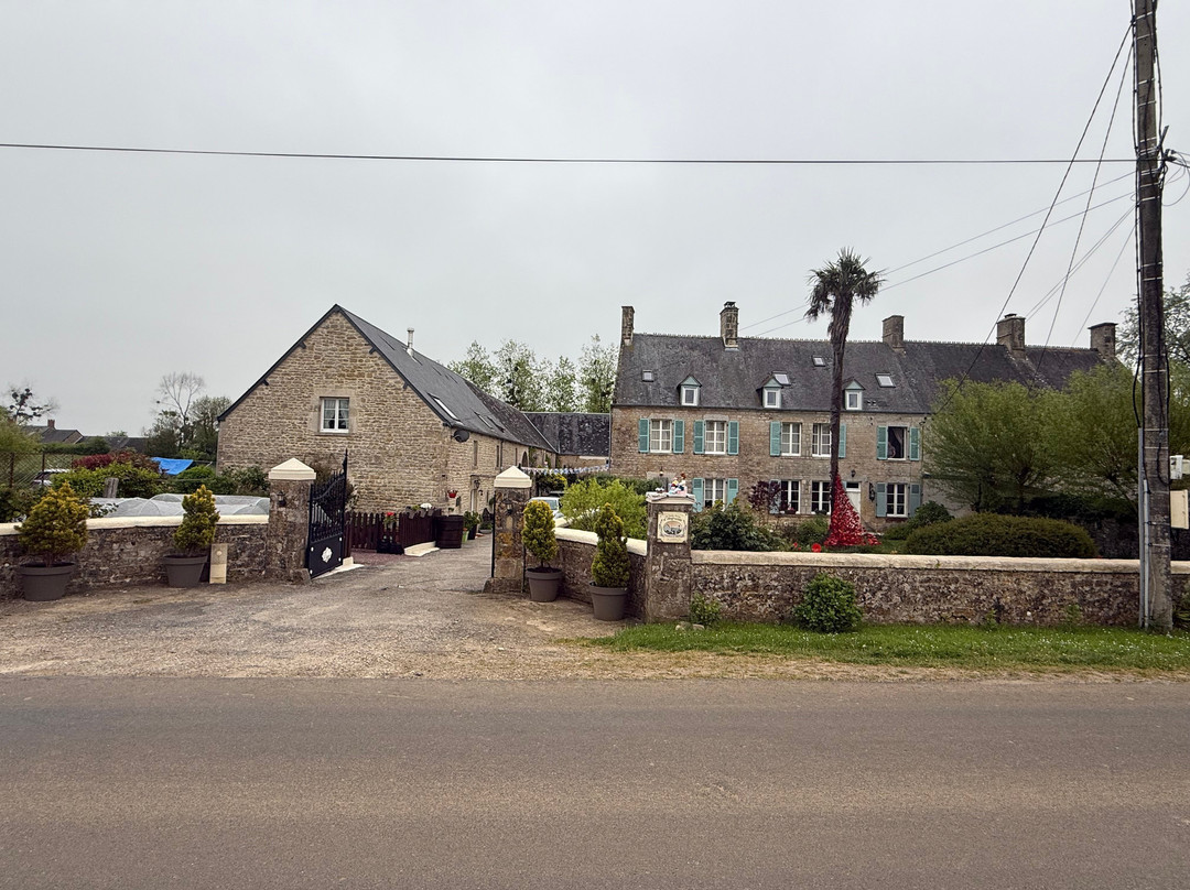 The Old Farm of Amfreville主图