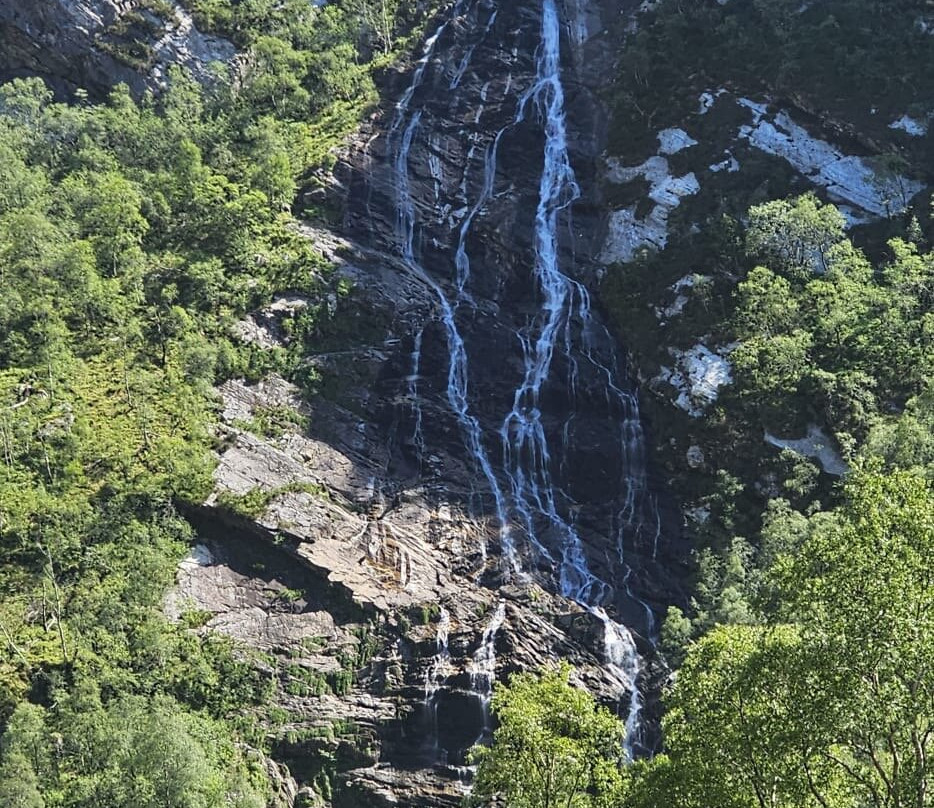 Steall Waterfall景点图片