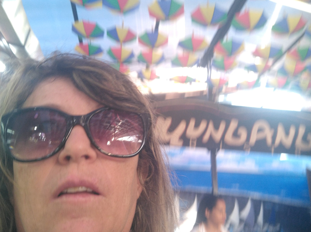 Umbrella Street-嘎林海斯港必去景点