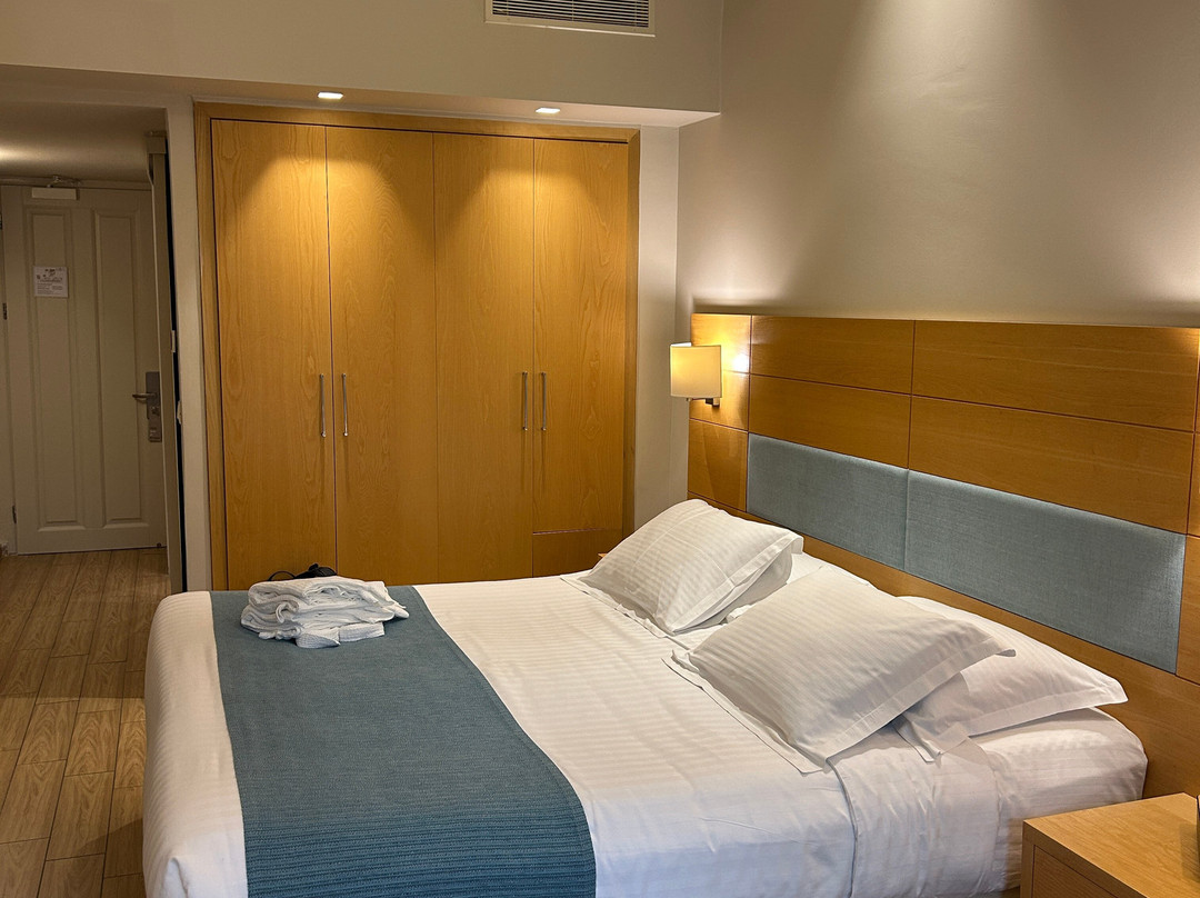 Akrotiri Beach Resort Hotel主图