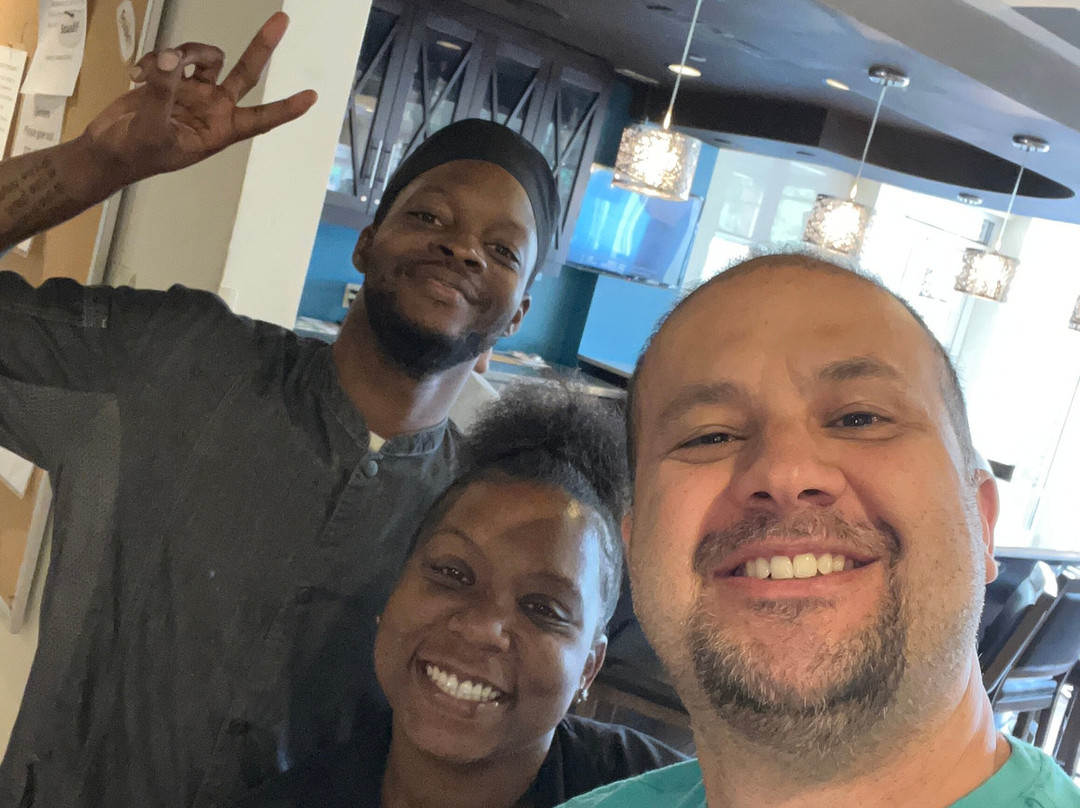 阿尔巴尼希尔顿花园酒店主图