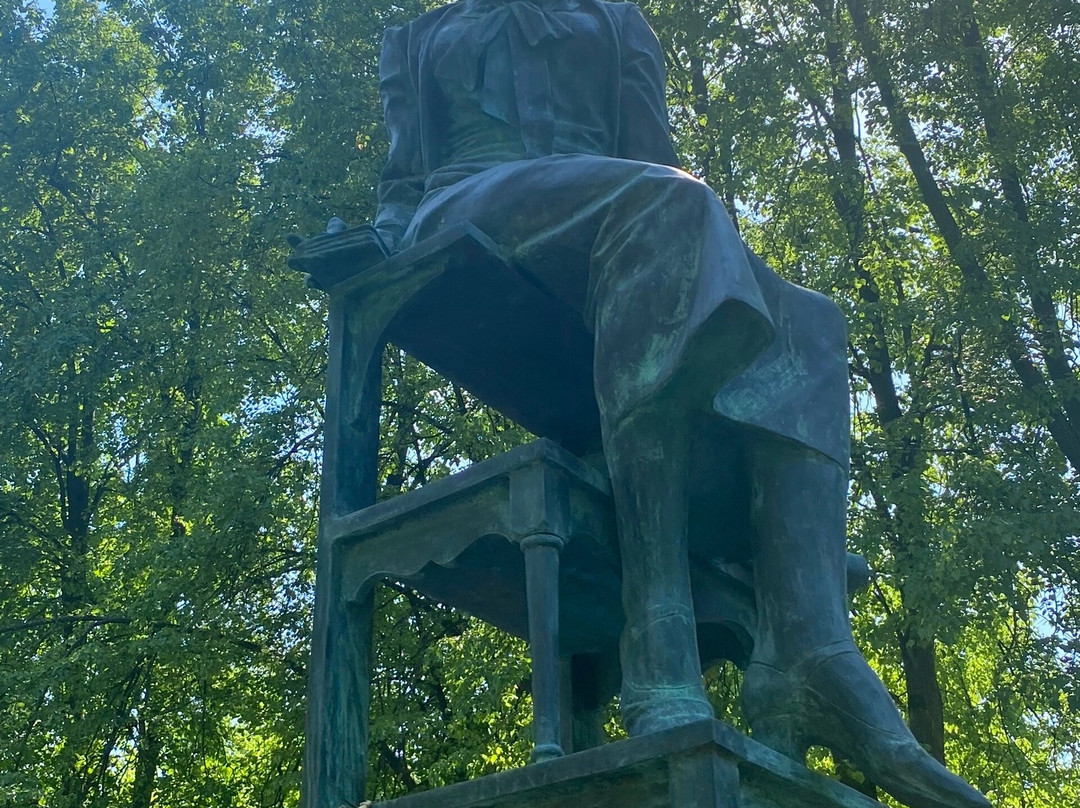 Anne Ivanovne Zelenovoi Monument-巴甫洛夫斯克 必去景点
